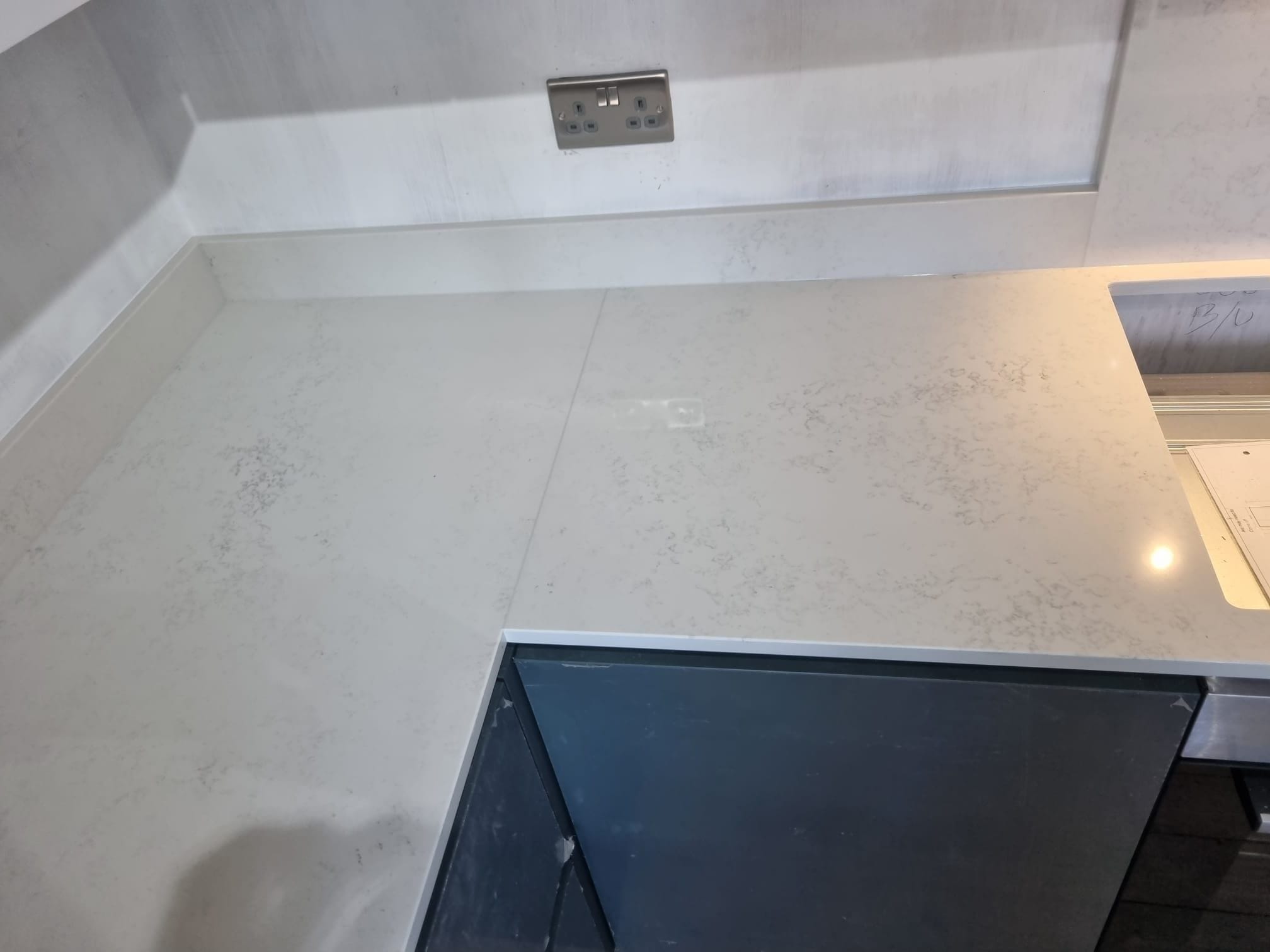 Infiniti Stone - Alcor Quartz - Image 15
