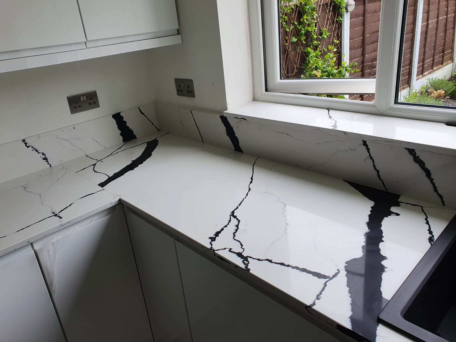 Infiniti Stone - Calacatta Noir - Image 4